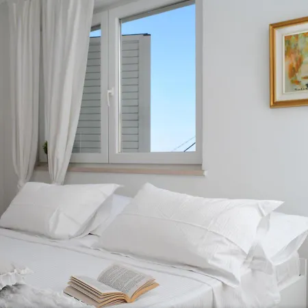 Mariva Deluxe Apartment *